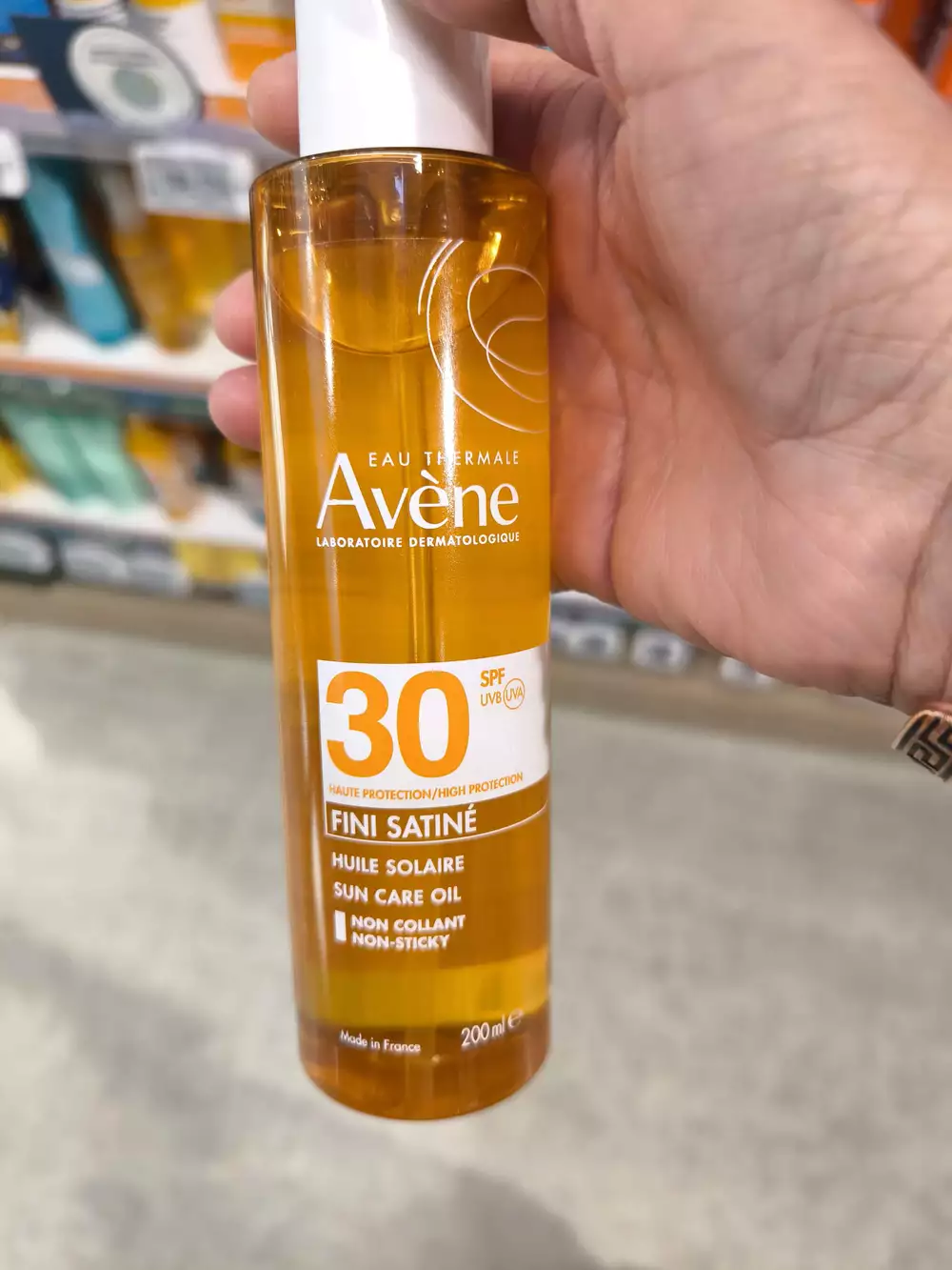 EAU THERMALE AVÈNE - Huile solaire fini sativé spf30