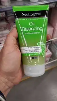 NEUTROGENA - Oil balancing daily exfoliator