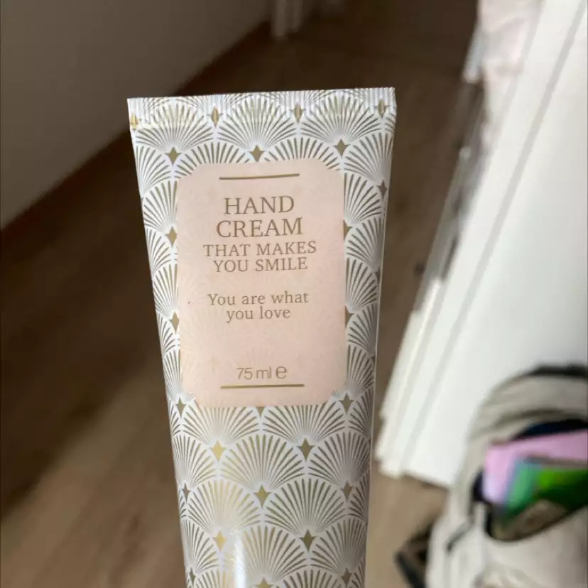MAXBRANDS MARKETING B.V. - Hand cream that makes you smile