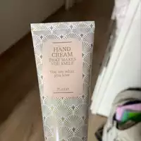 MAXBRANDS MARKETING B.V. - Hand cream that makes you smile