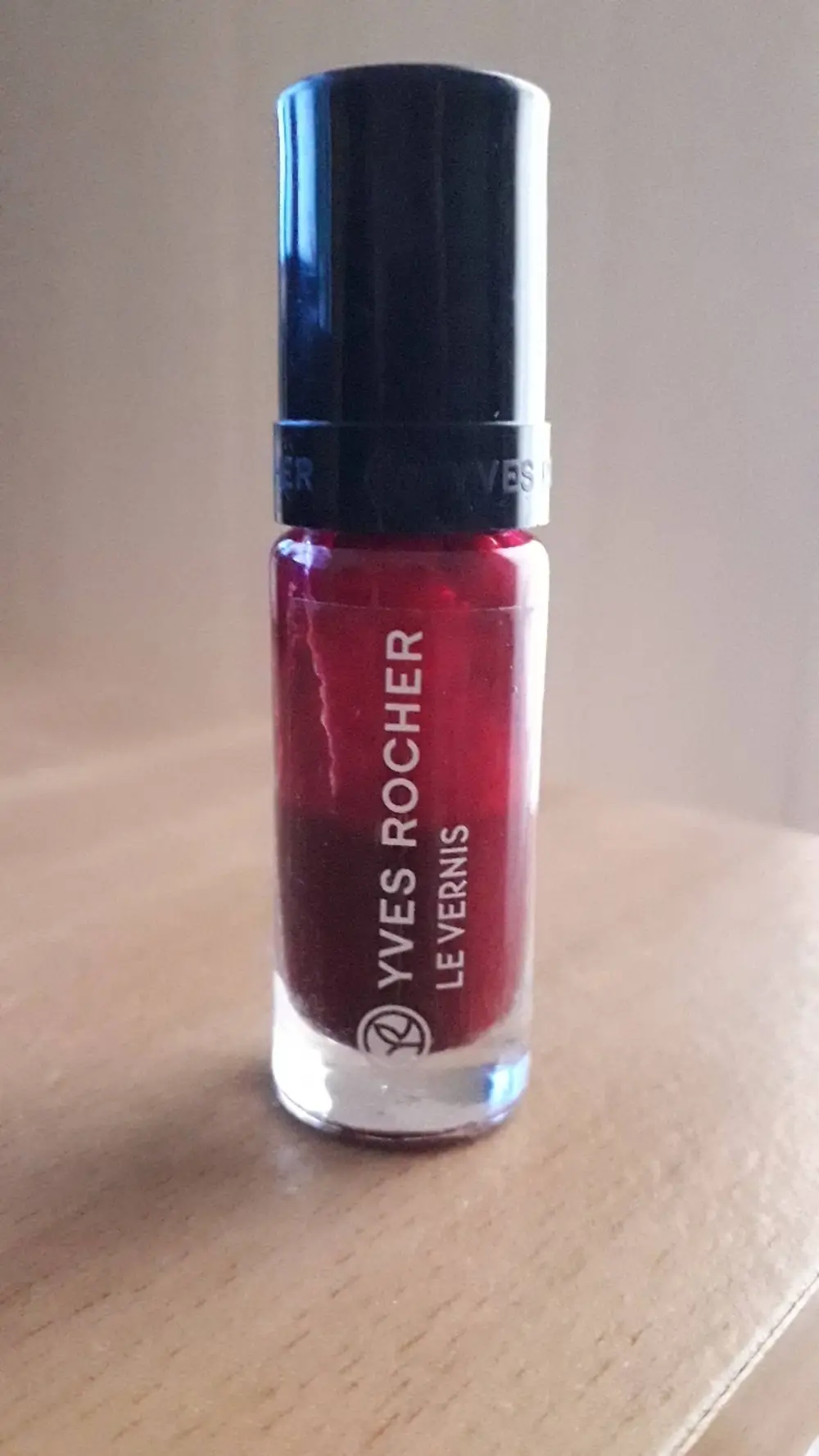 YVES ROCHER - Le vernis 43 cerise noire