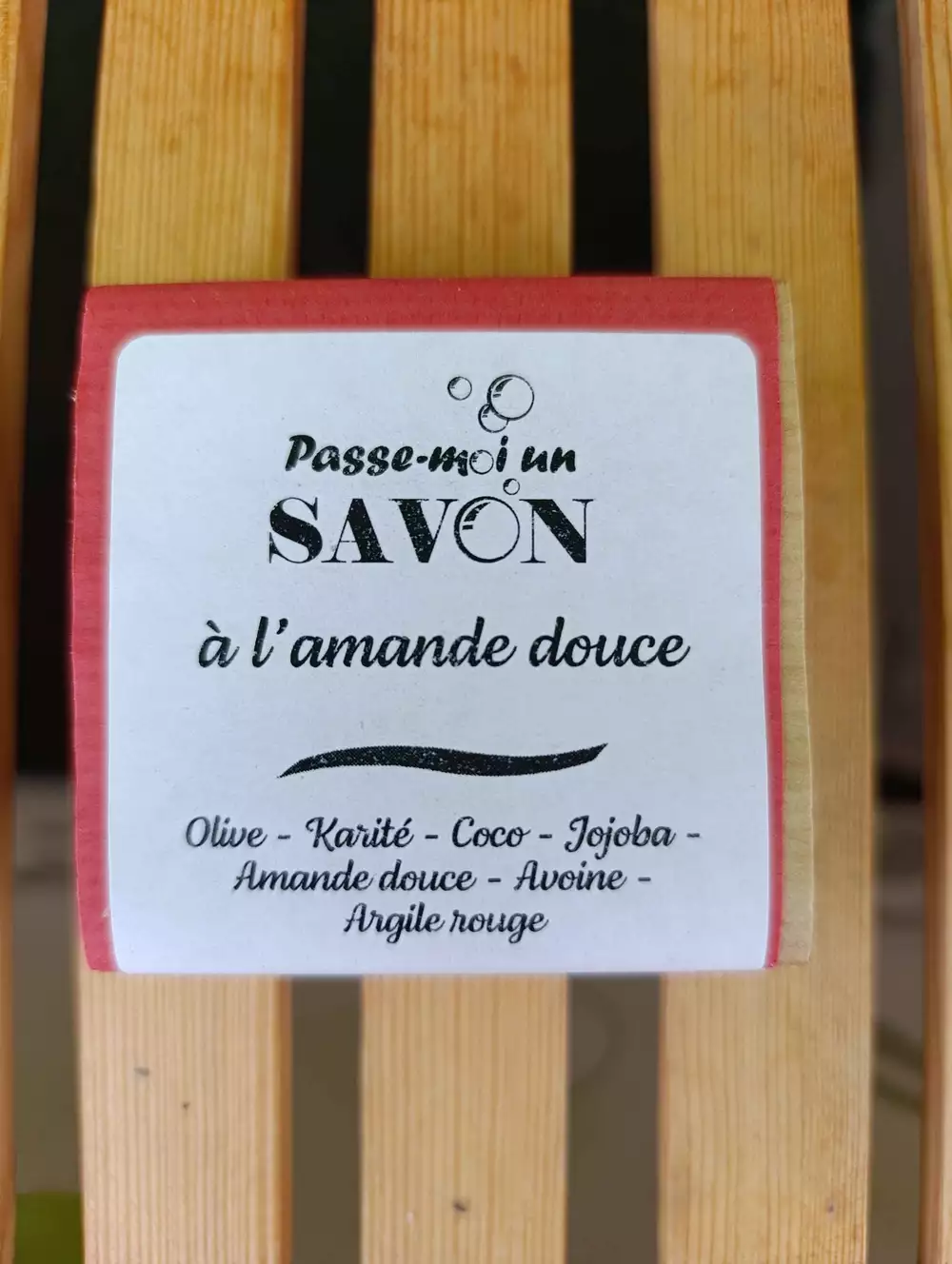 PASSE MOI UN SAVON - Savon à l'huile d'amande douce 