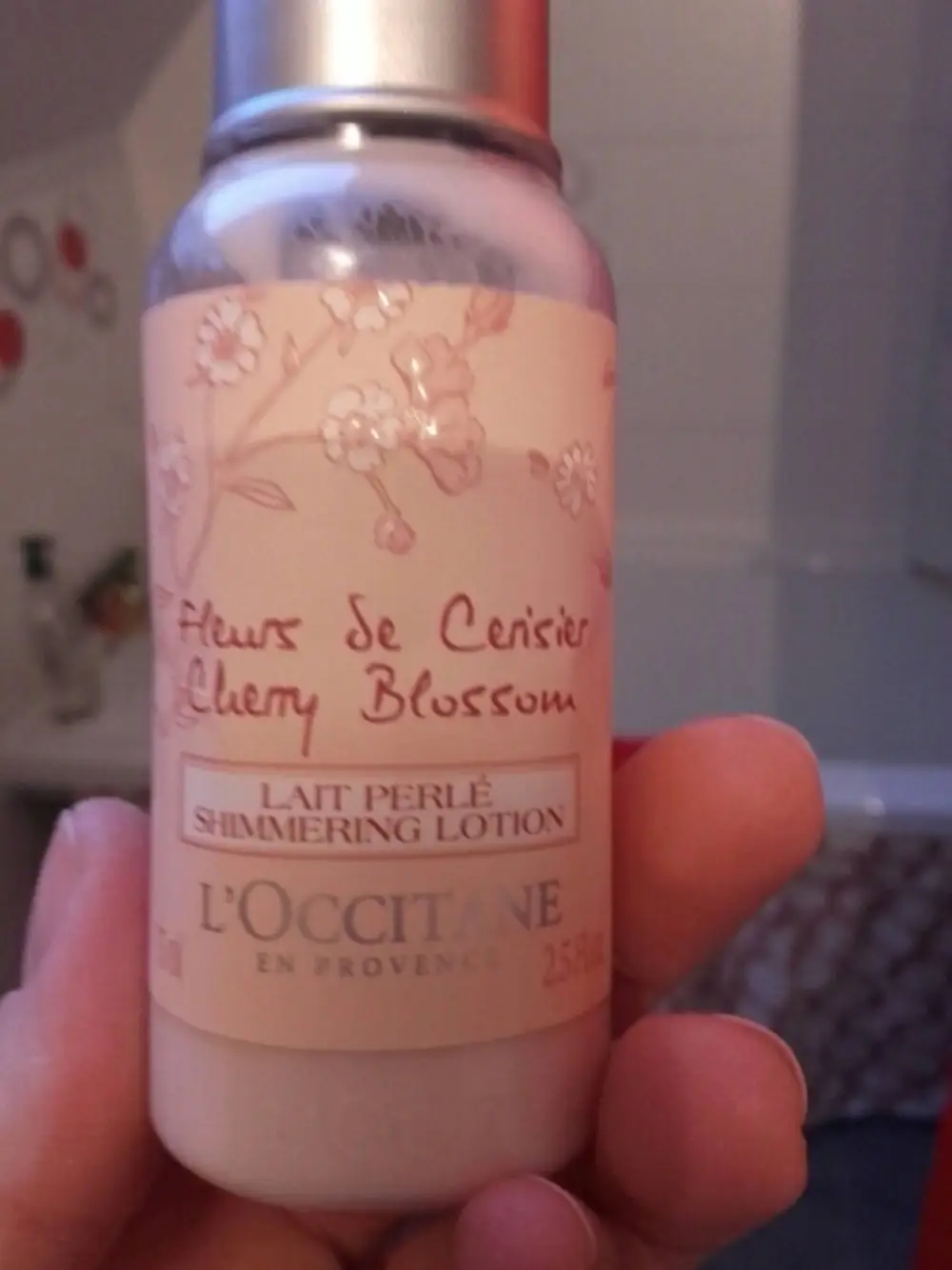 L'OCCITANE - Fleurs de cerisier - Lait perlé