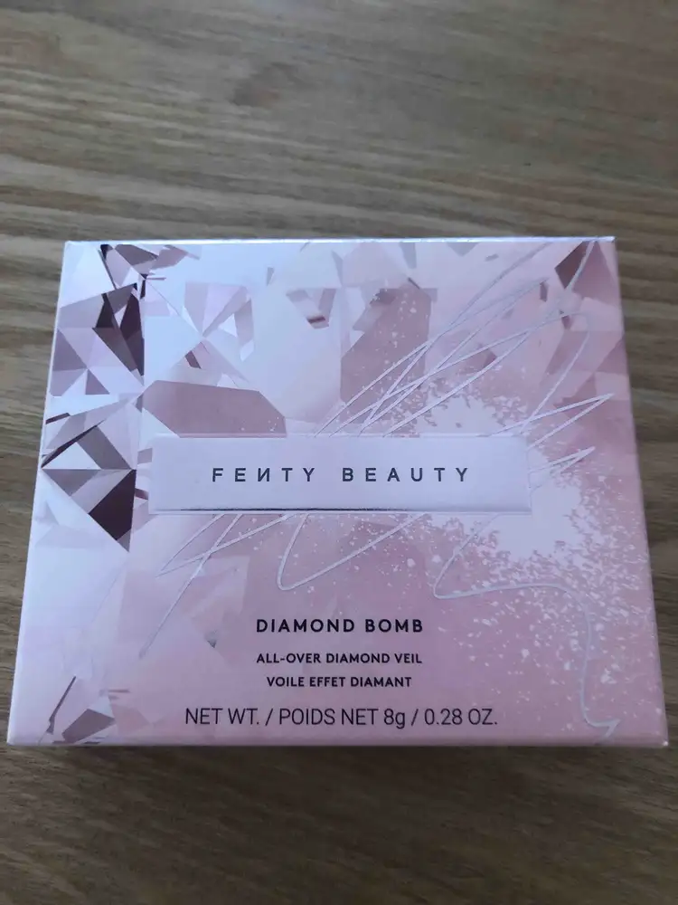 FENTY BEAUTY - Diamond bomb - Poudre 3D scintillante ultra-fine