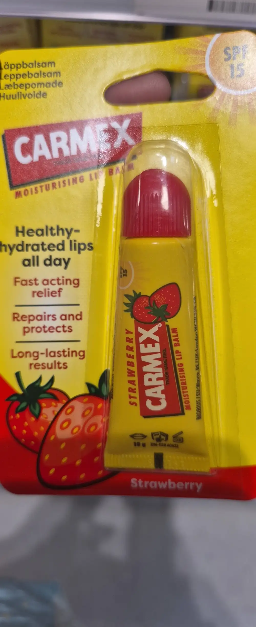 CARMEX - Moisturising lip balm strawberry