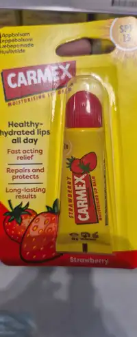 CARMEX - Moisturising lip balm strawberry