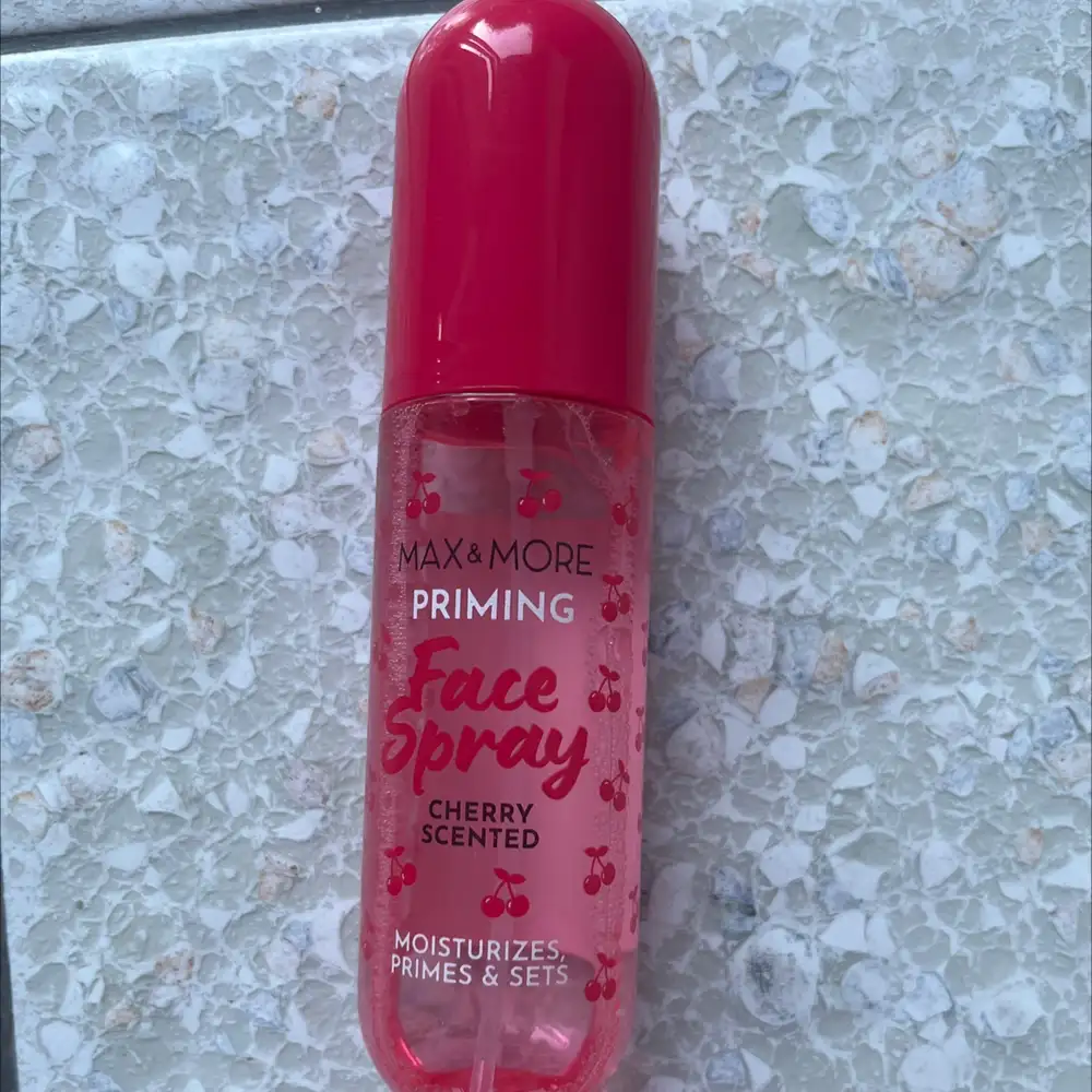 MAX & MORE - Cherry scented - Moisturizes, primes & sets