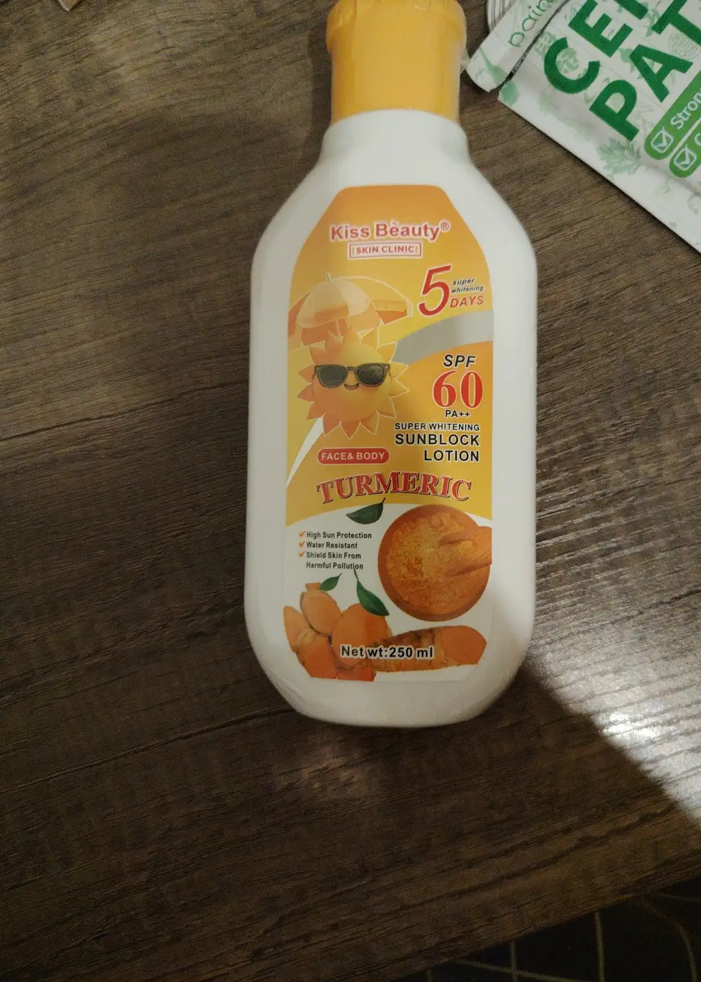 KISS BEAUTY - Sunblock lotion turmeric spf60