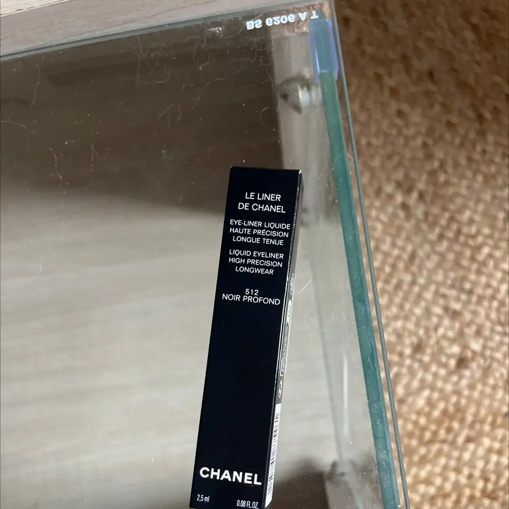 CHANEL - Eye-liner liquide 512 noir profond