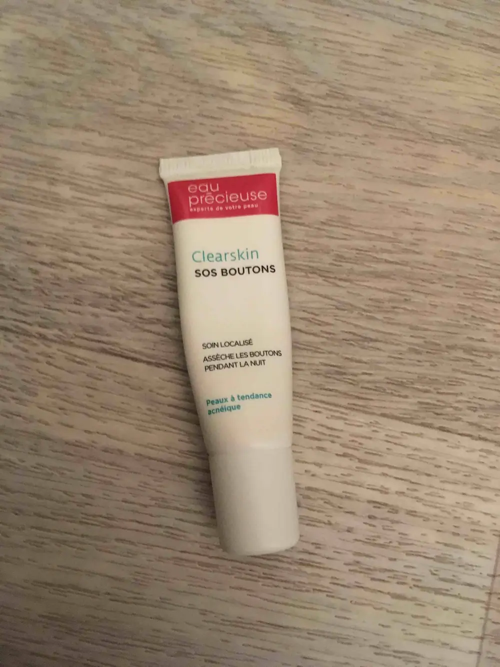 OMEGA PHARMA - Eau précieuse - Clearskin - Soin localisé - Assèche les boutons pendant la nuit