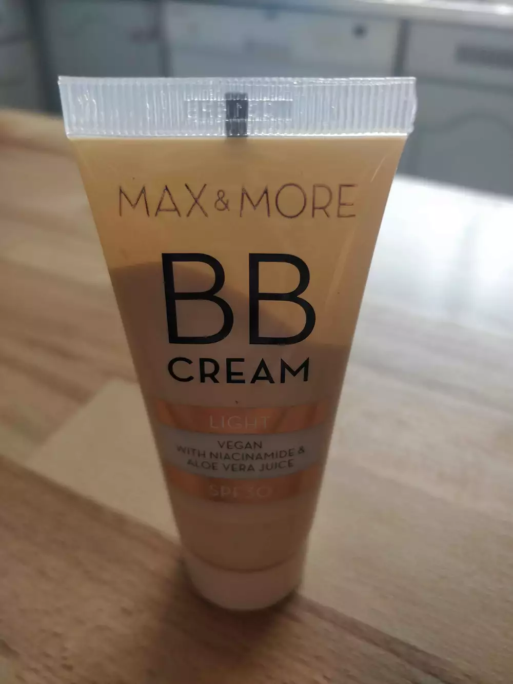 MAX & MORE - BB cream light SPF30