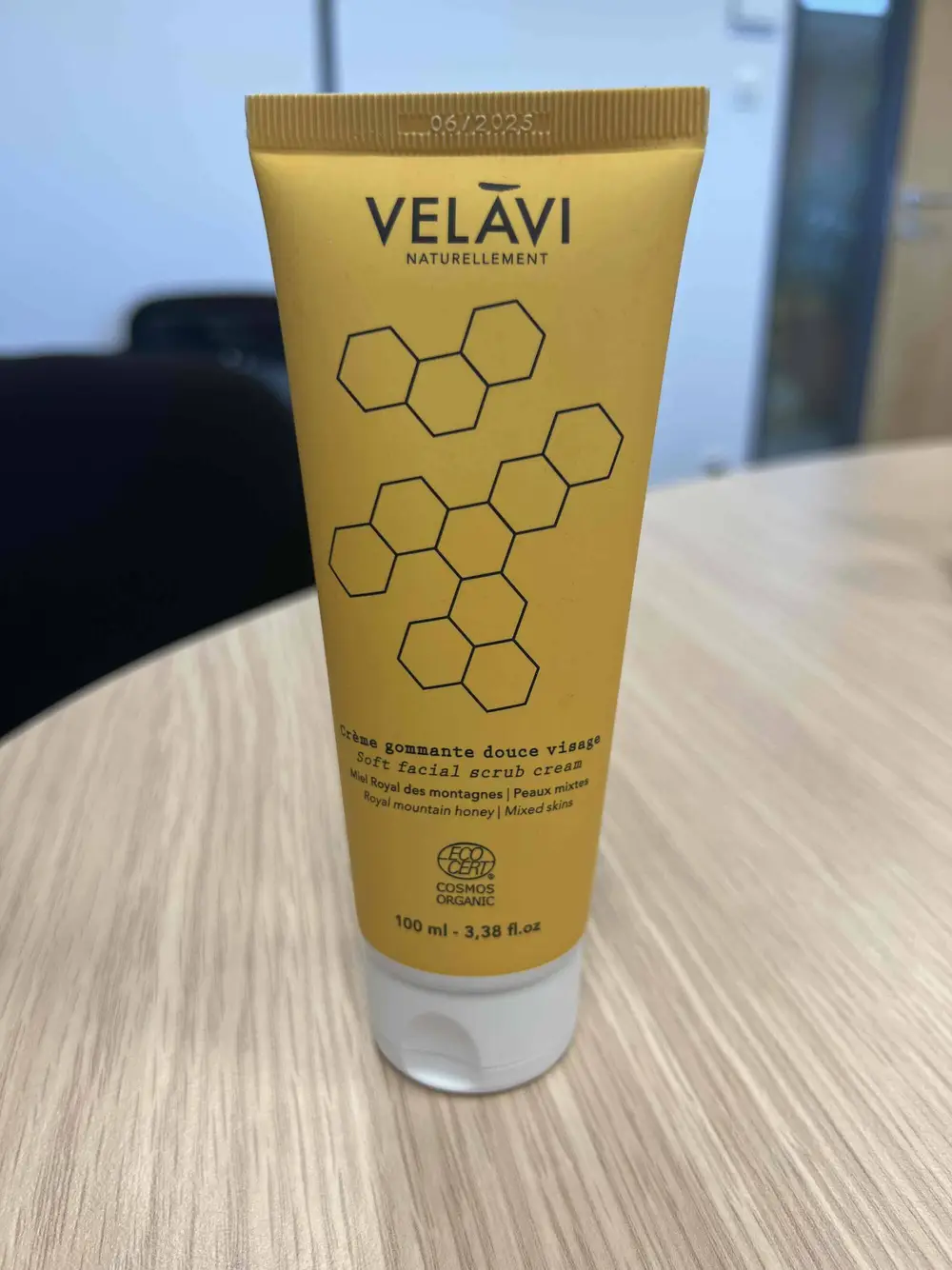 VELAVI - Crème gommante douce visage 
