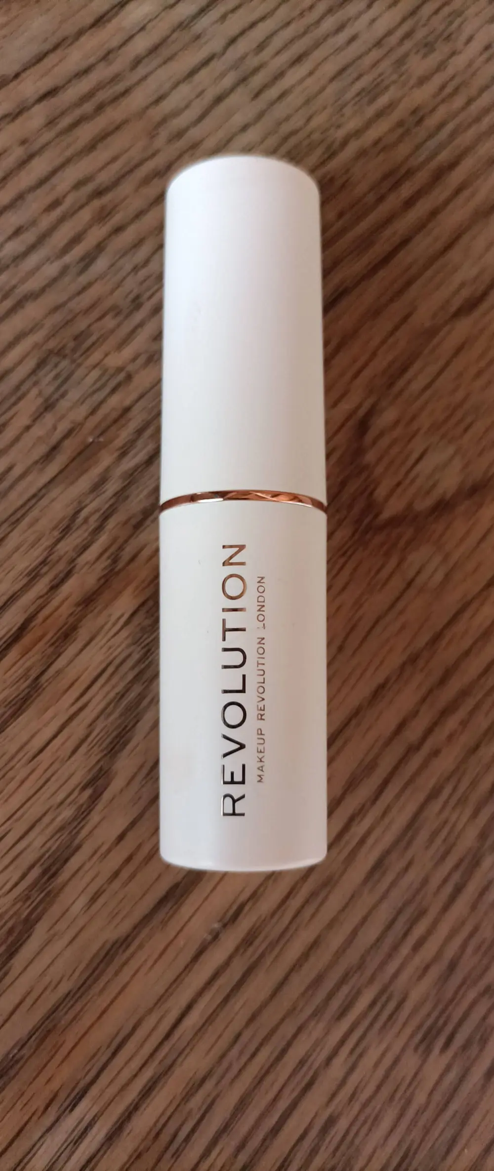 MAKEUP REVOLUTION - Fast base foundation