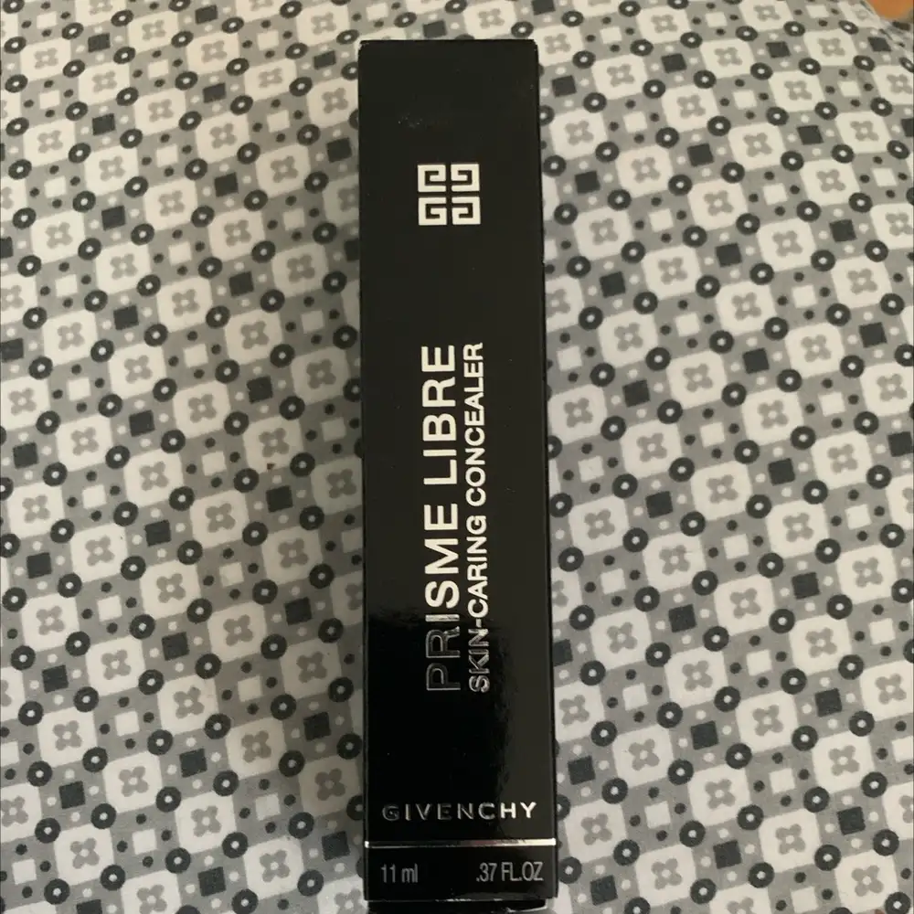 GIVENCHY - Prisme libre - Skin-caring concealer