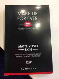 MAKE UP FOR EVER - Matte Velvet Skin - Fond de teint poudre flouteur