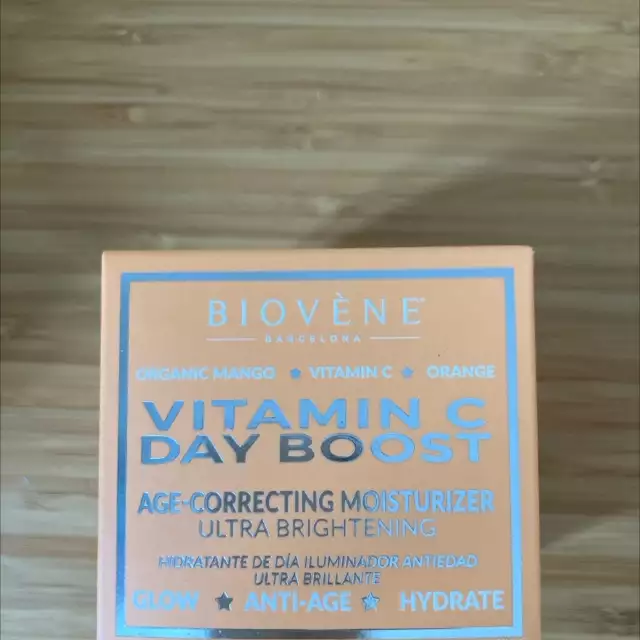 BIOVÈNE - Vitamin C day boost - Age-correcting moisturizer
