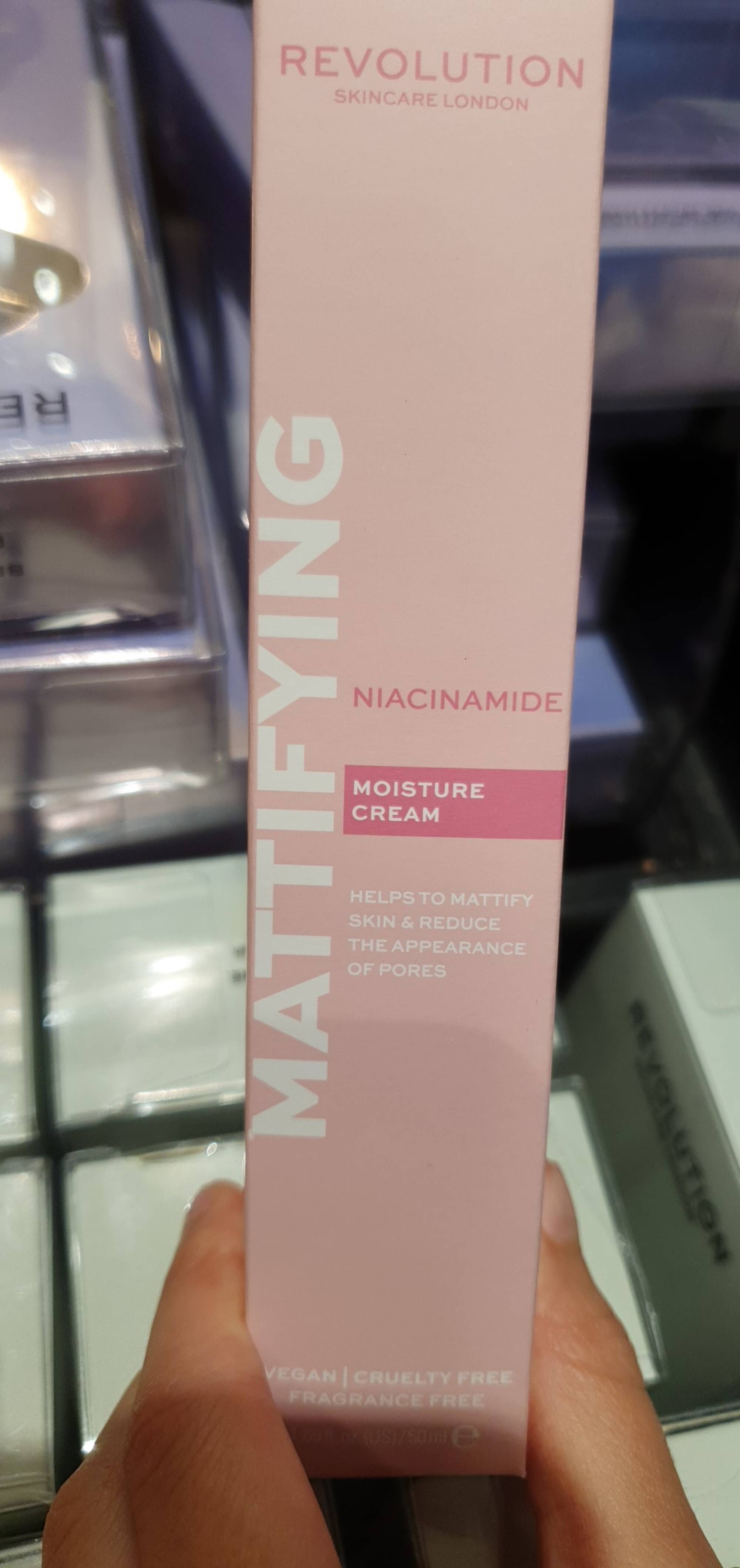 REVOLUTION - Mattifying niacinamide - Moisture cream