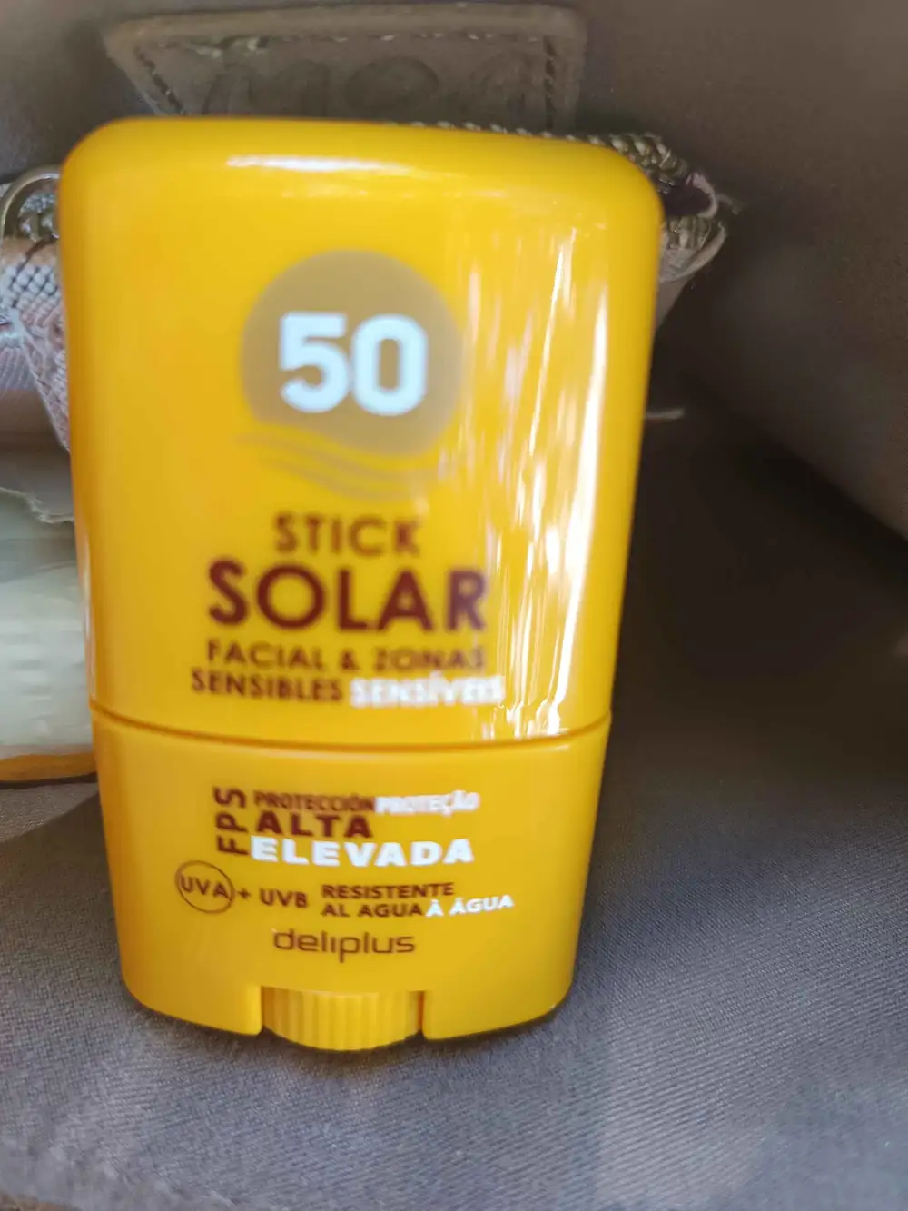 DELIPLUS - Stick solar facial & zones sensibles