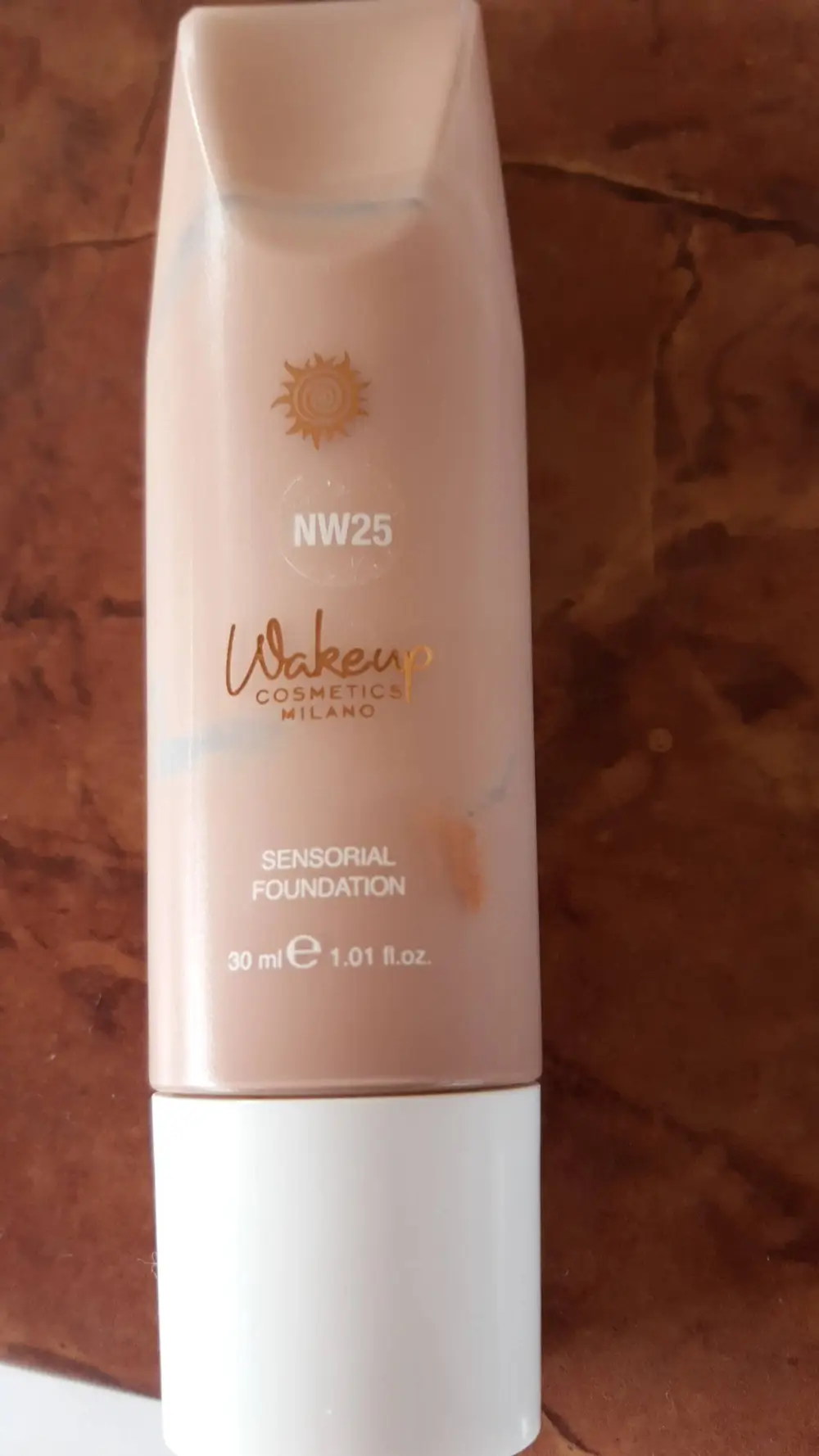 WAKE UP COSMETICS - NW 25 - Sensorial foundation 