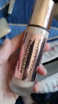 REVOLUTION - Conceal & define - Fond de teint couvrance totale