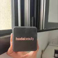 HUDA BEAUTY - Cherry blossom cake