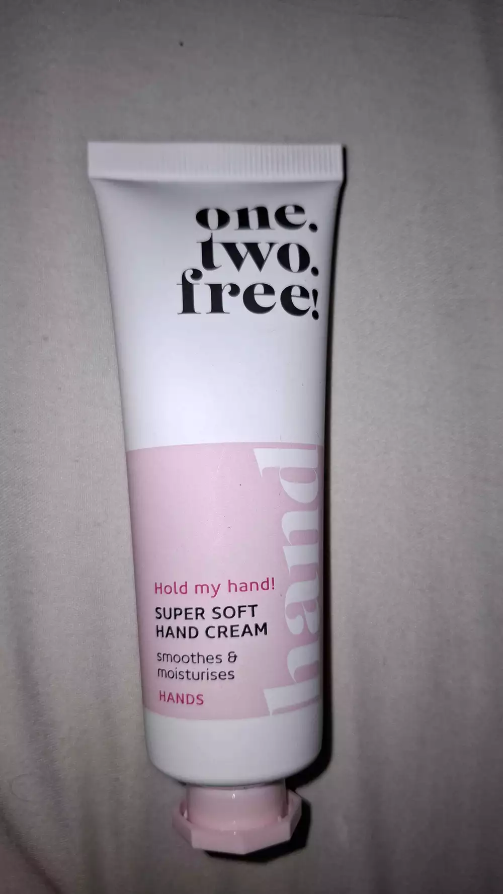 ONE.TWO.FREE! - Hold my hand! - Super soft hand cream