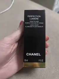 CHANEL - Perfection lumière - Teint fluide