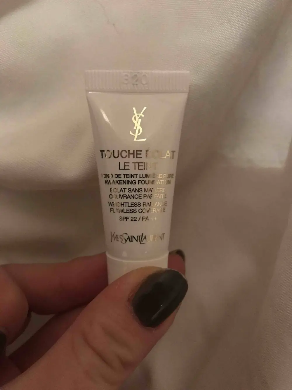 YVES SAINT LAURENT - Touche éclat le teint - Fond de teint lumière pure