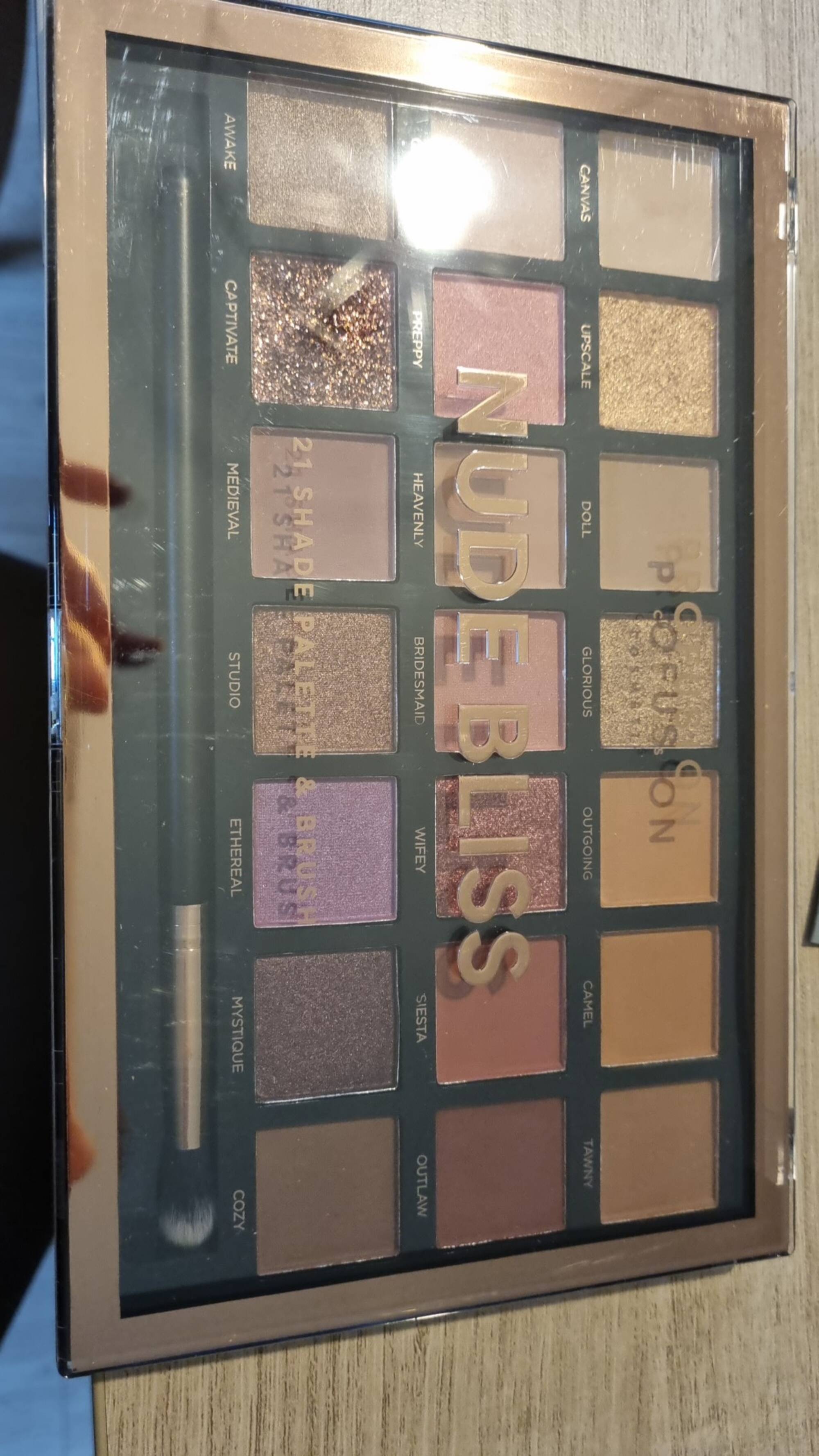 PROFUSION COSMETICS - Nude bliss - 21 shade palette & brush