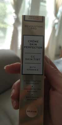 REVOLUTION BEAUTY - Crème skin perfector - CC skin tint with vitamin E
