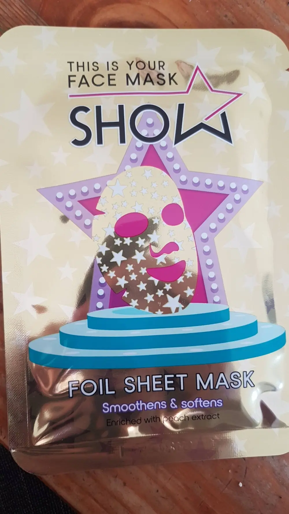 MAXBRANDS - Show - Gold foil sheet mask smoothens & softens