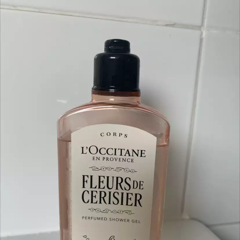 L'OCCITANE - Fleurs de cerisier - Perfumed shower gel