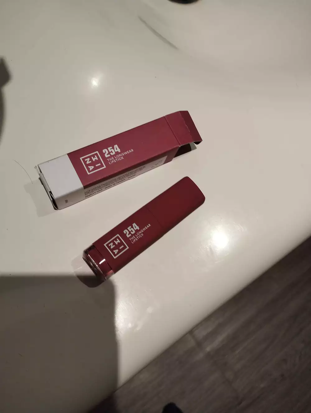 3INA - 254 The longwear lipstick