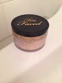 TOO FACED - Born this way - Poudre fixante aérienne