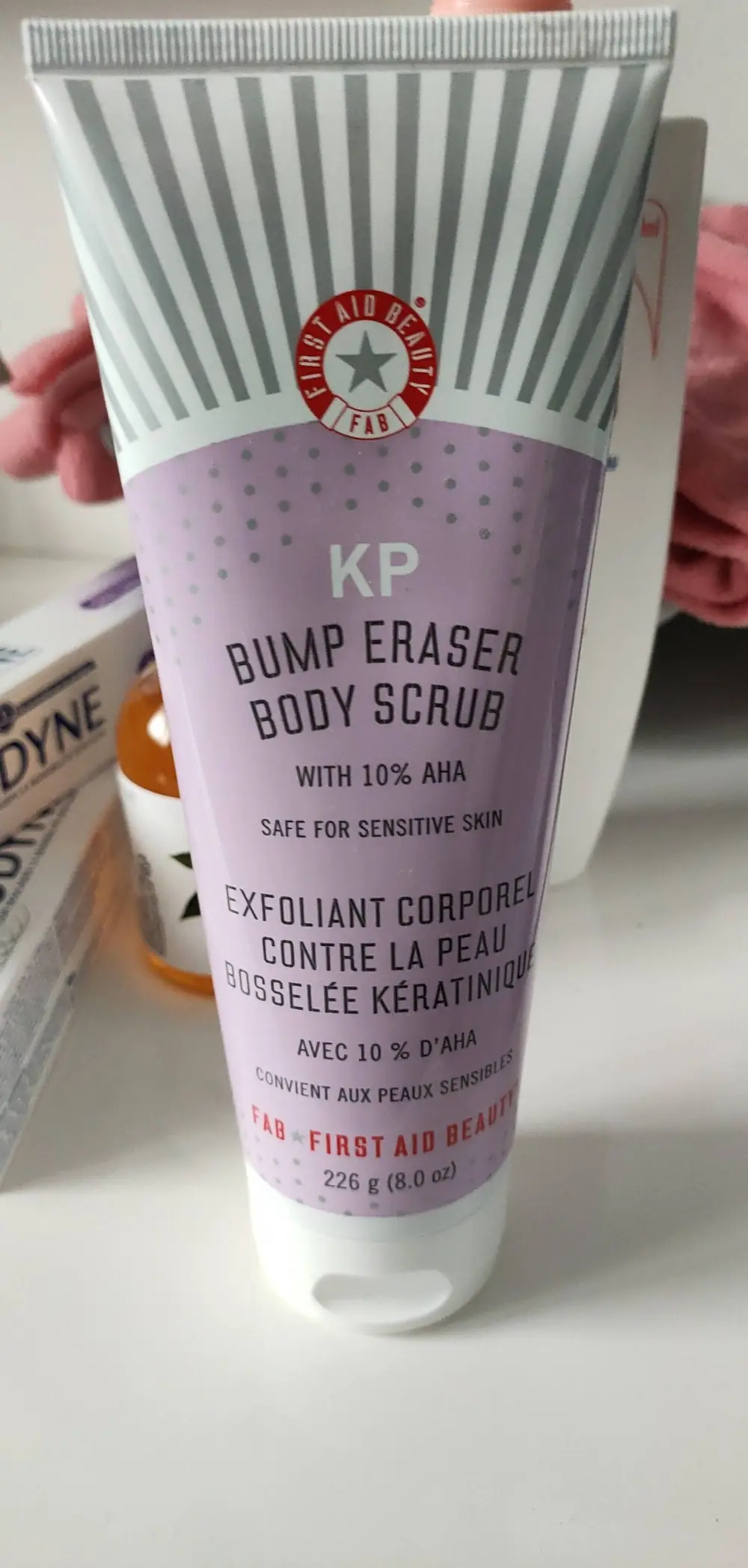 FIRST AID BEAUTY - KP - Exfoliant corporel contre la peau