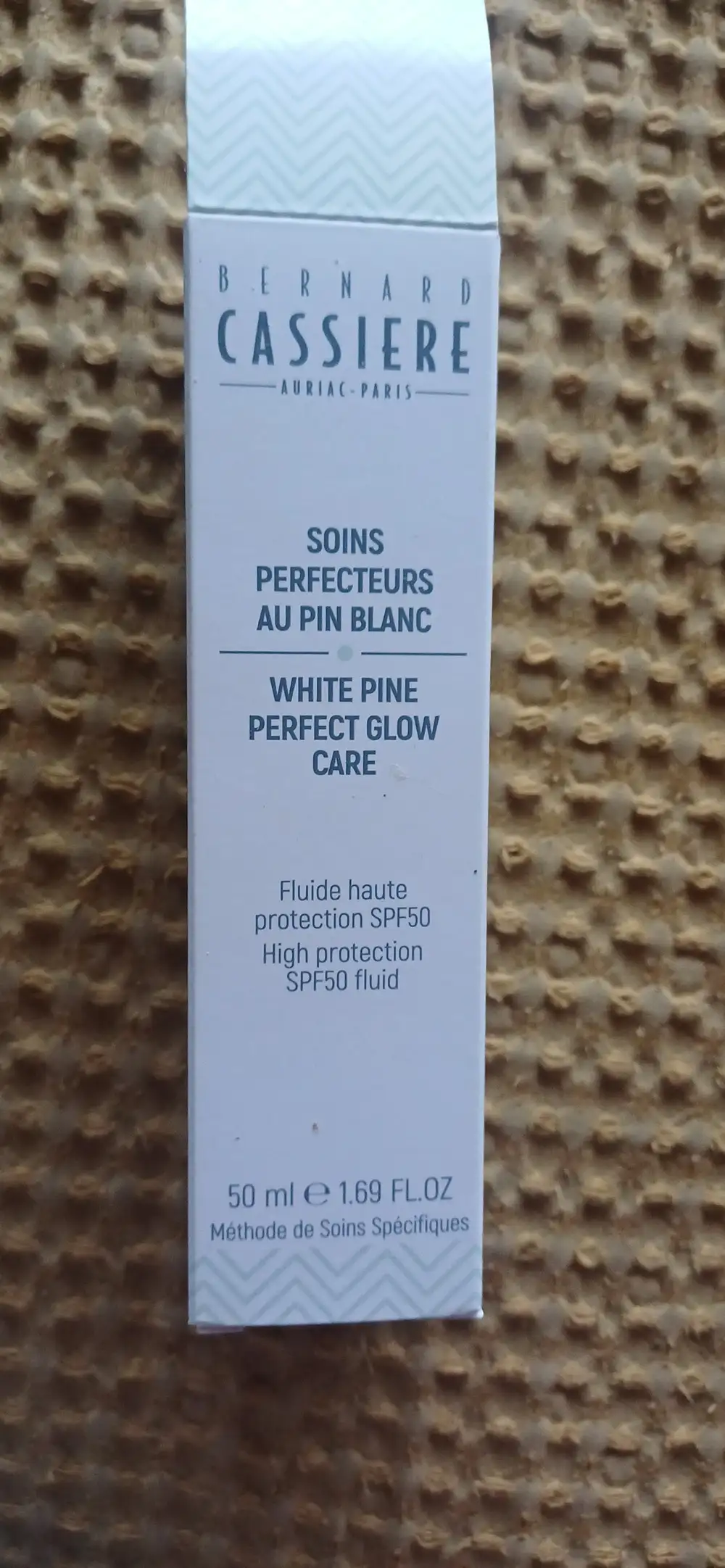 Composition BERNARD CASSIÈRE Soins perfecteurs au pin blanc - UFC-Que ...