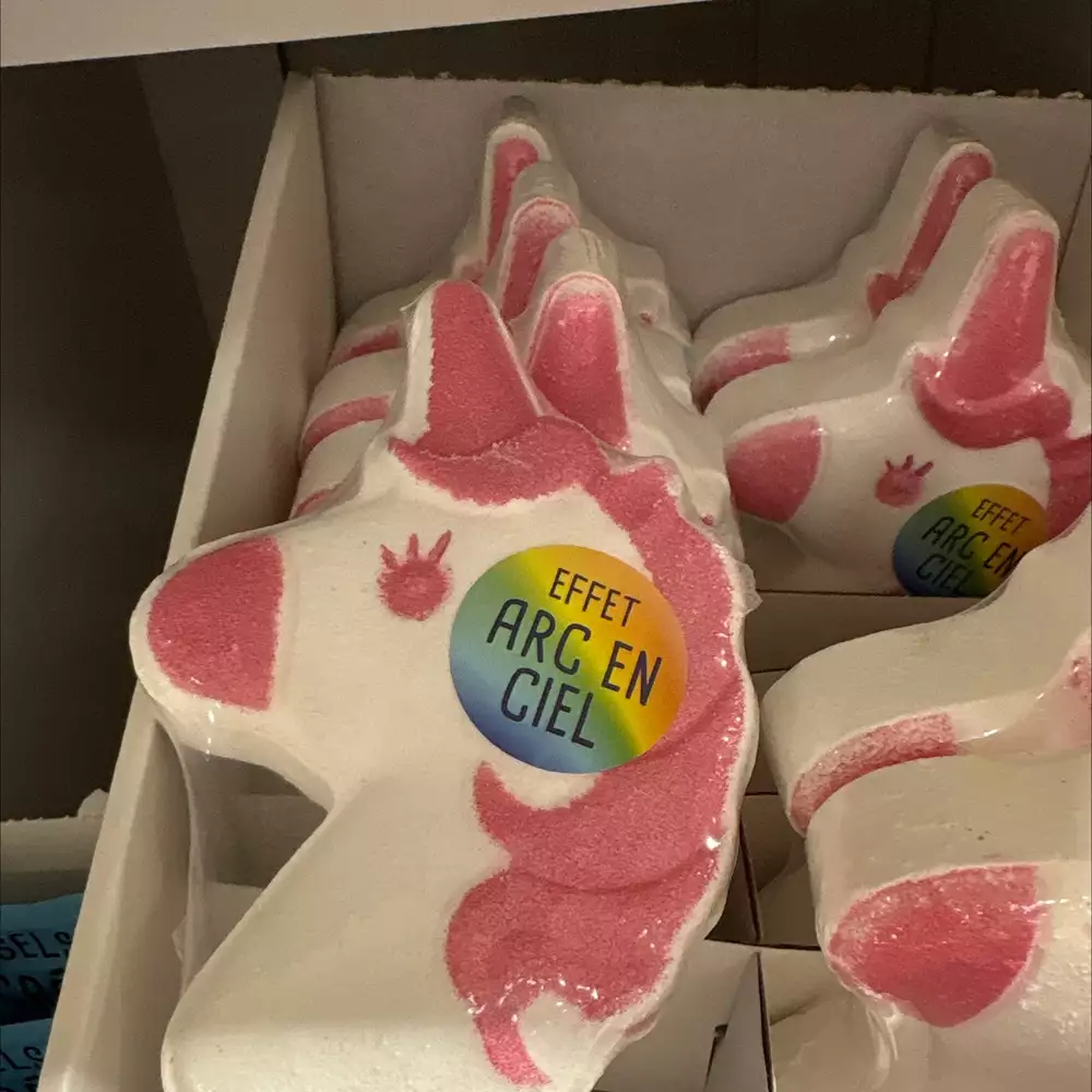 FRENCH TENDANCE - Bombe de bain licorne effet arc en ciel