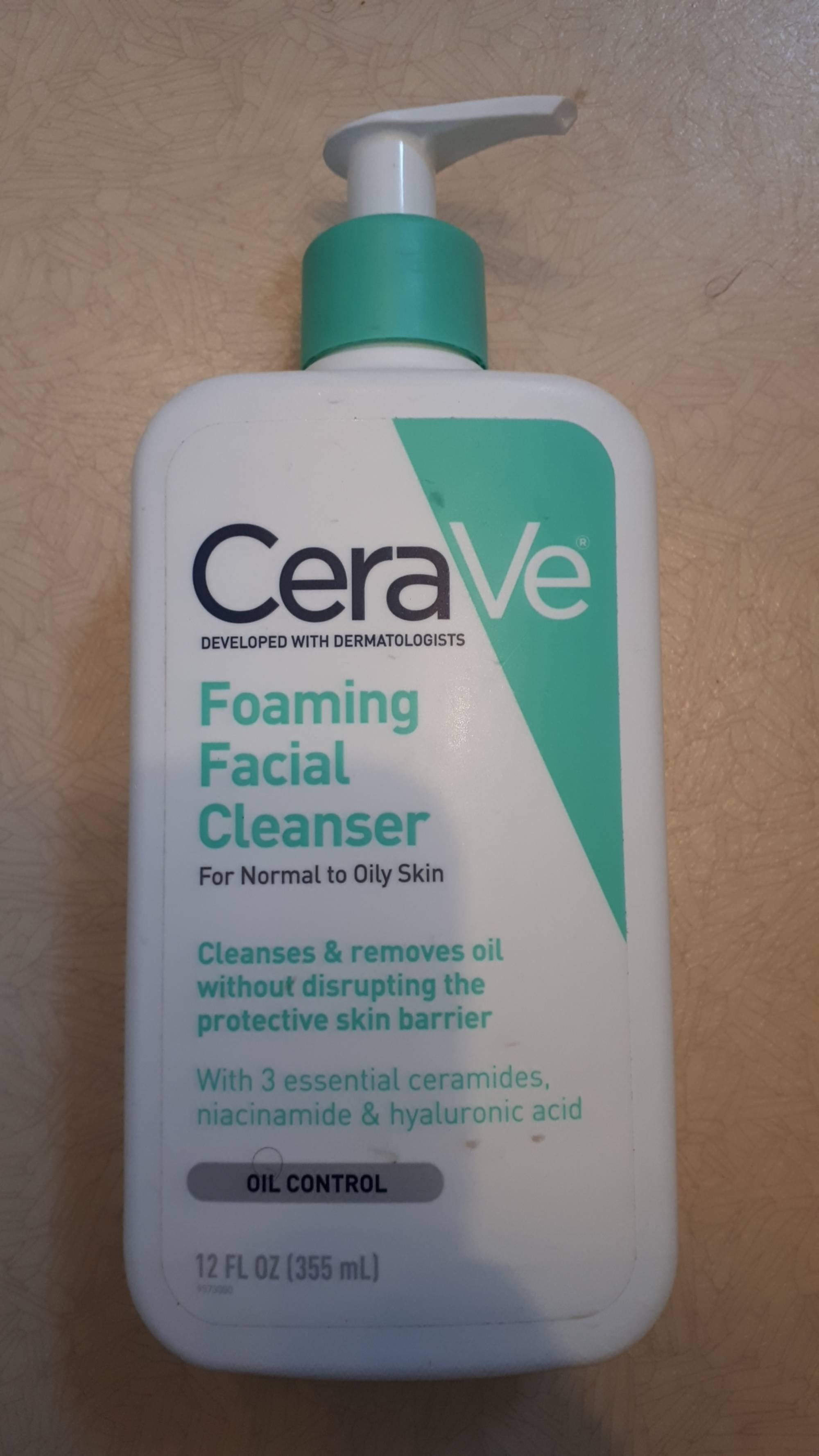 CERAVÉ - Foaming facial cleanser for normal to oily skin