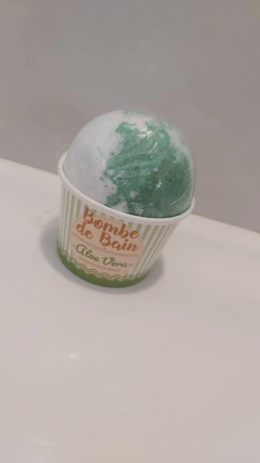 LES PETITS BAINS DE PROVENCE - Bombe de bain parfum aloe vera