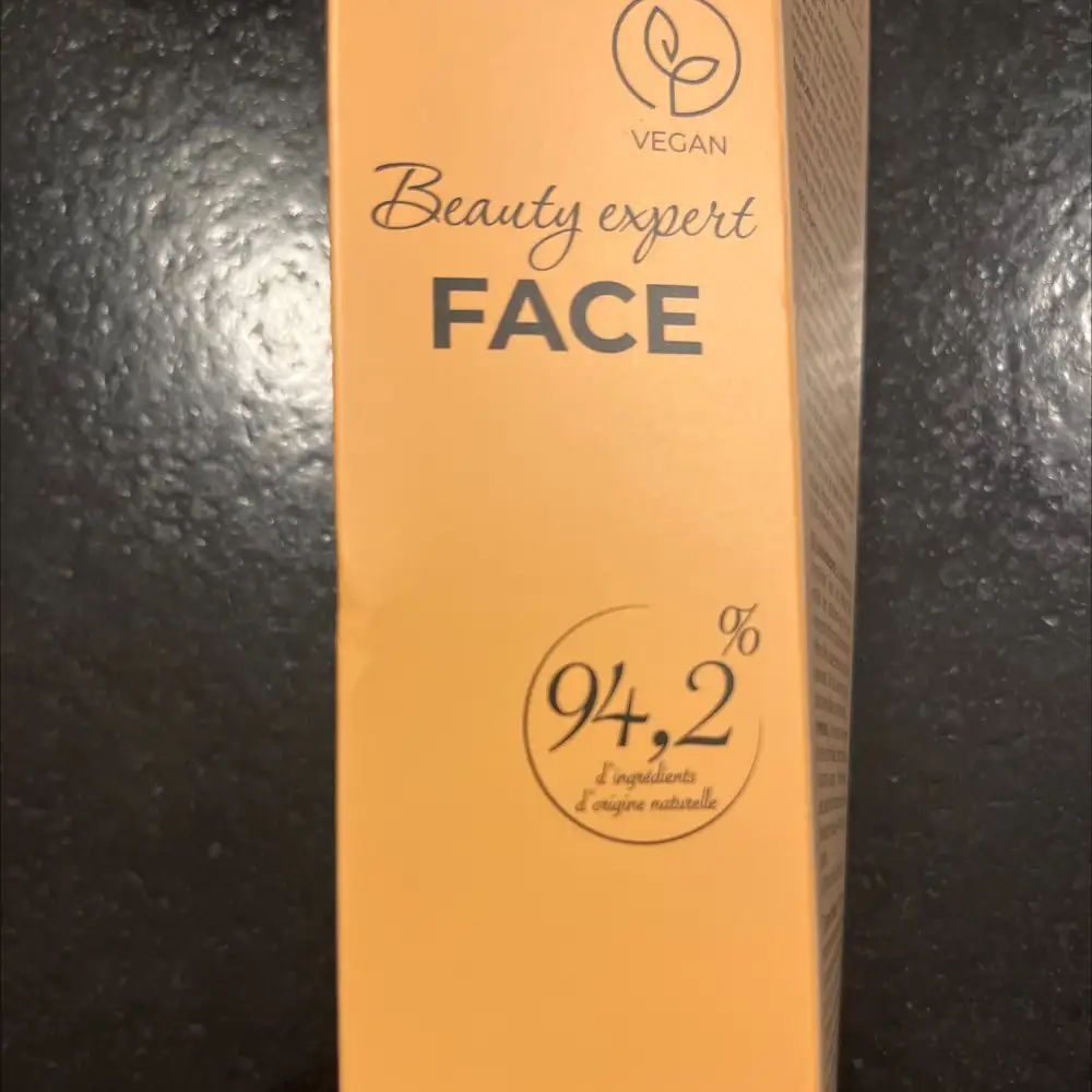 PEGGY SAGE - Beauty expert face