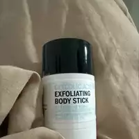 PURE & CARE - Stick exfoliant pour le corps à l’acide glycolique