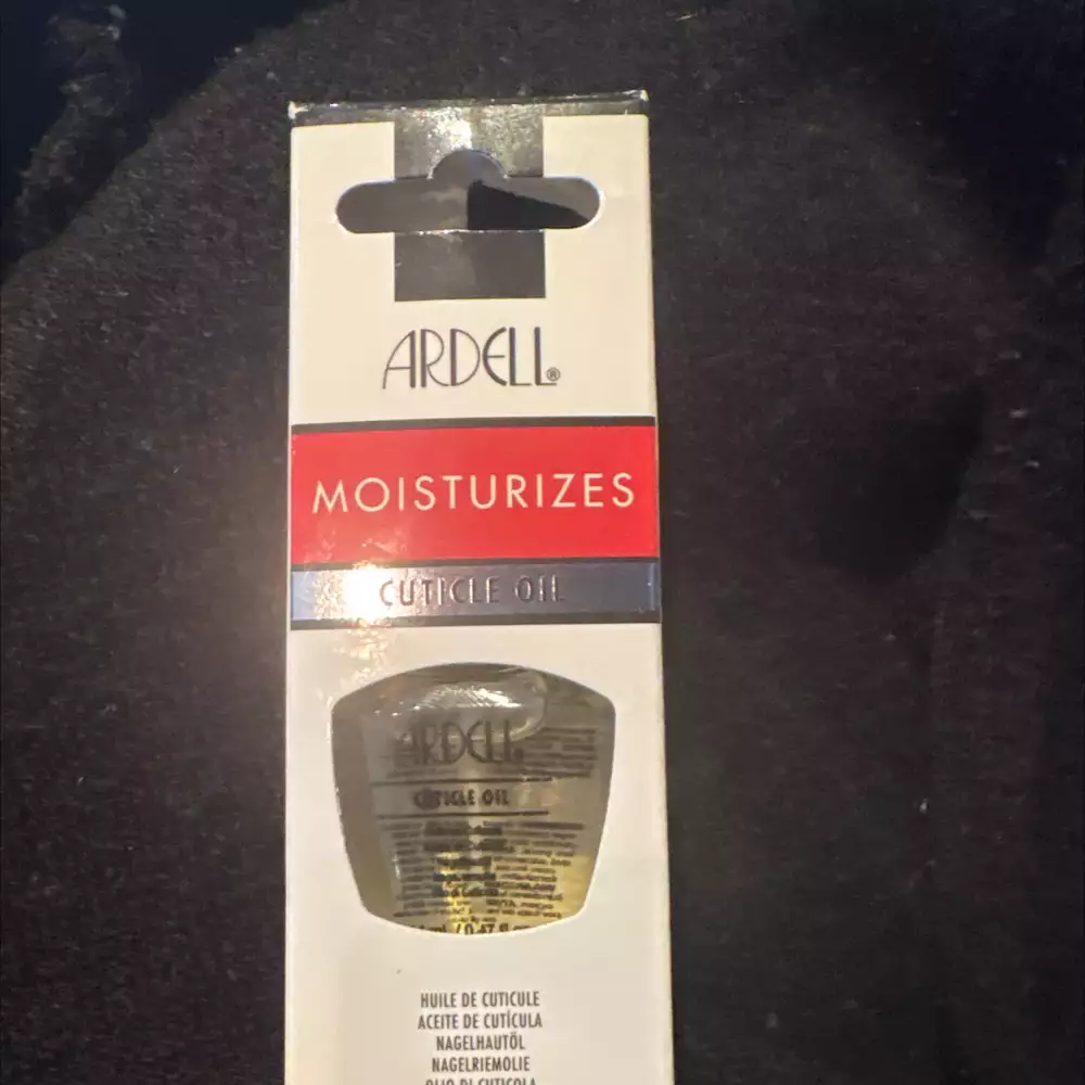 ARDELL - Cuticle oil moisturizes