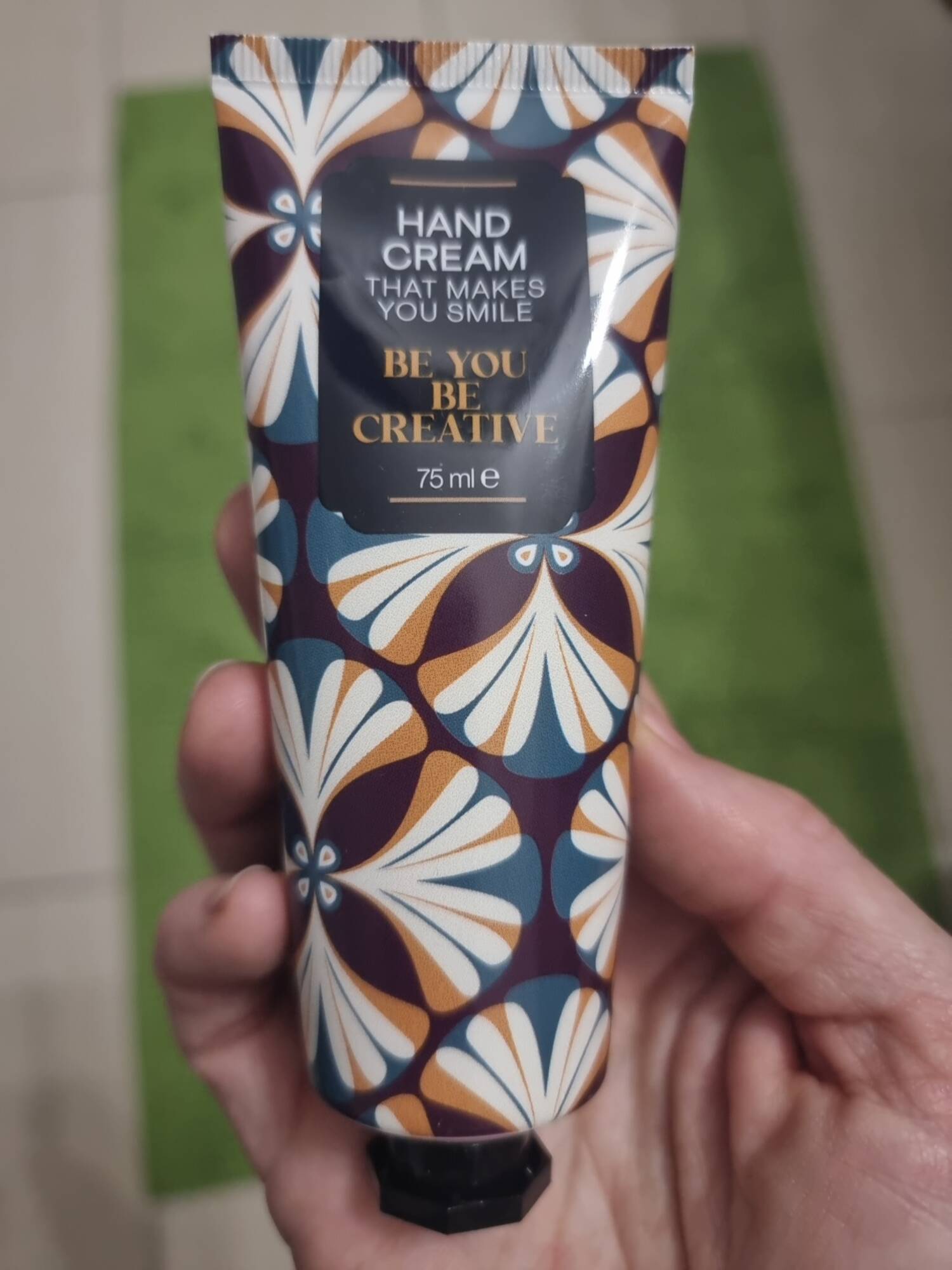 MAXBRANDS - Be you be creative - Hand cream