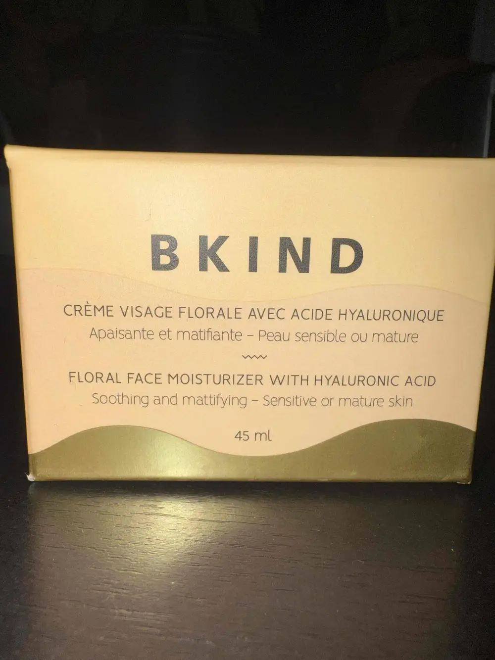 B. KIND - Crème visage florale avec acide hyaluronique
