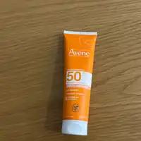 EAU THERMALE AVÈNE - Lait solaire texture innovation spf50