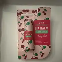 MAXBRANDS MARKETING B.V. - 2-in-1 100% Vegan - lip balm sugar scrub cherry red