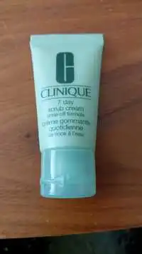 CLINIQUE - Crème gommante quotidienne