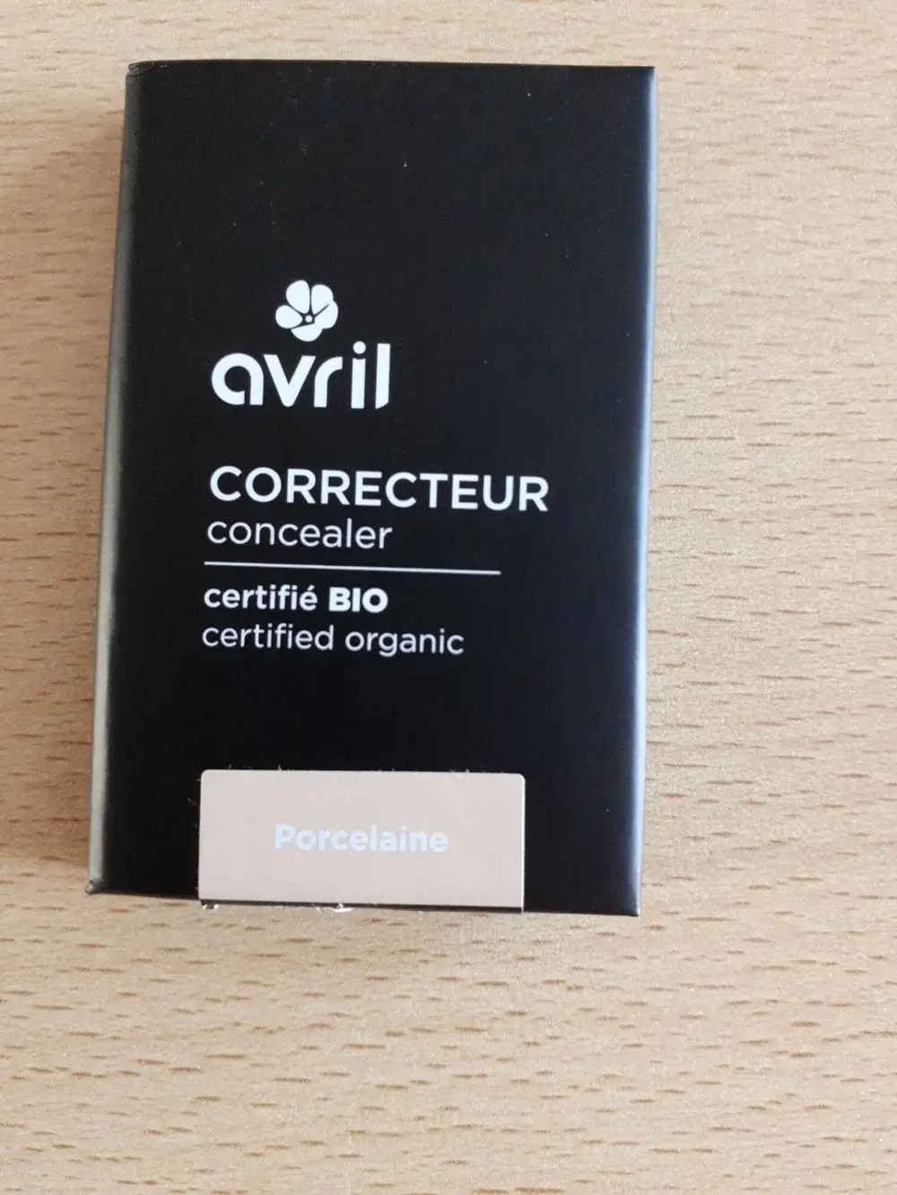 AVRIL - Porcelaine - Correcteur