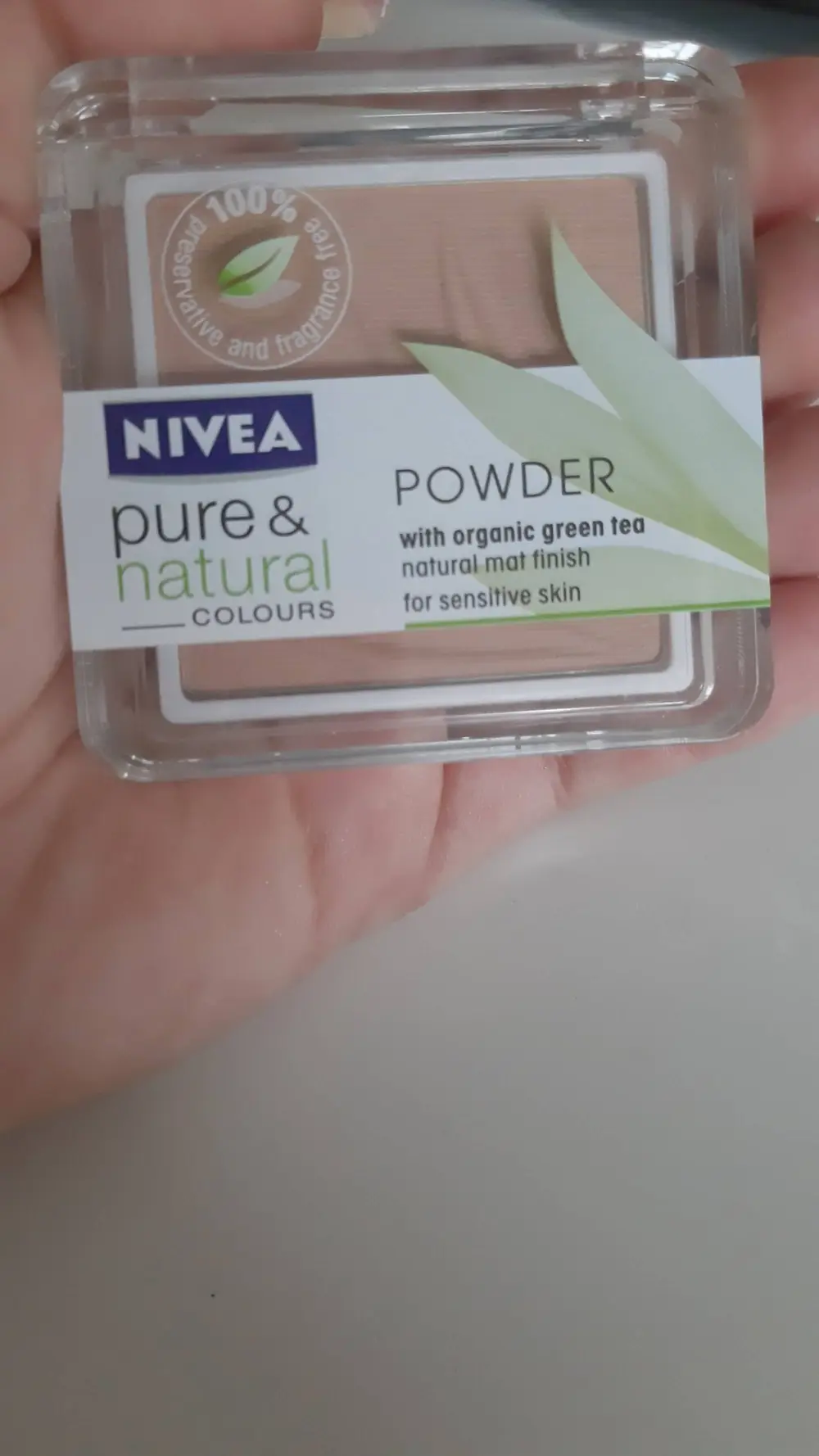 NIVEA - Pure & natural colours - Powder with organic green tea