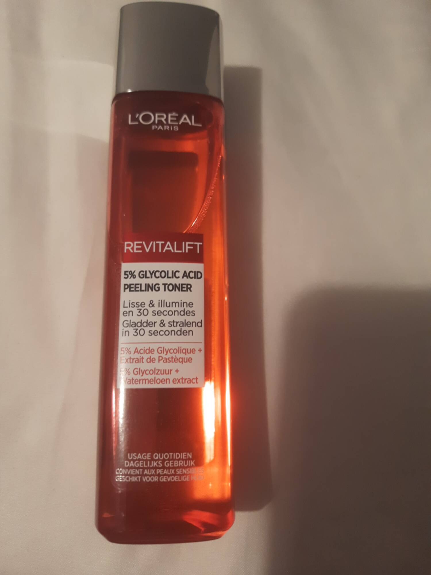 L'ORÉAL - Revitalift - 5% glycolic acid peeling toner